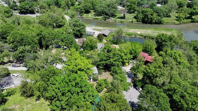 5363 NW Wagon Trail, Houston Lake, MO 64151