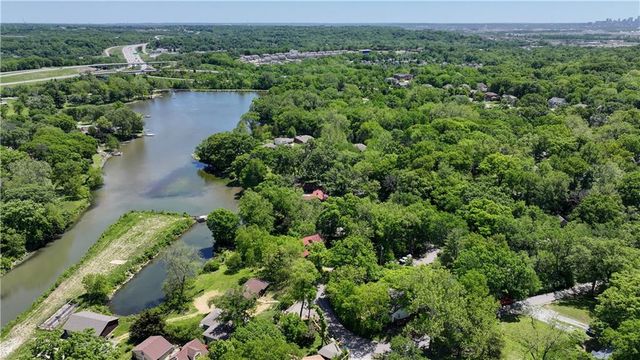 5363 NW Wagon Trail, Houston Lake, MO 64151