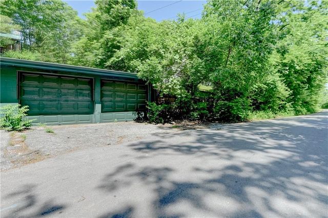 5363 NW Wagon Trail, Houston Lake, MO 64151