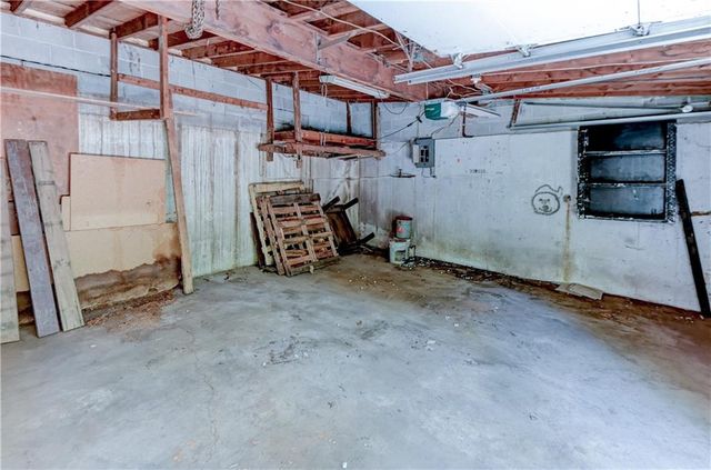 5363 NW Wagon Trail, Houston Lake, MO 64151