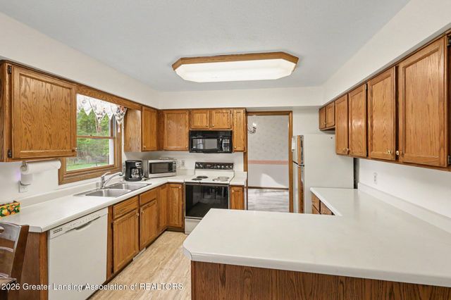 5812 Wood Valley Drive, Haslett, MI 48840