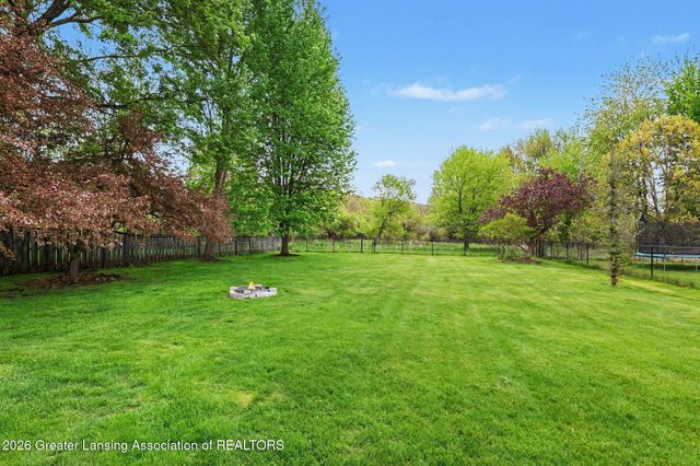 5812 Wood Valley Drive, Haslett, MI 48840
