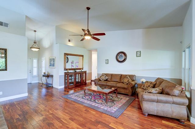 8894 N Winery Avenue, Fresno, CA 93720