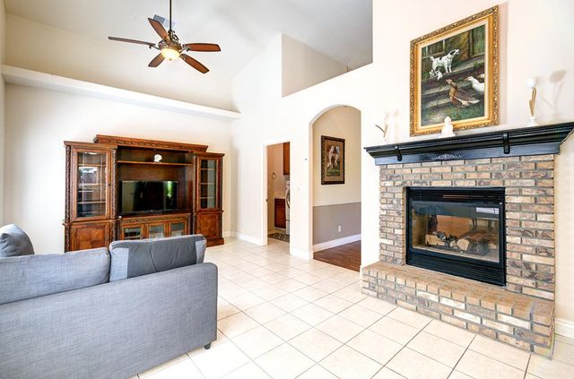 8894 N Winery Avenue, Fresno, CA 93720