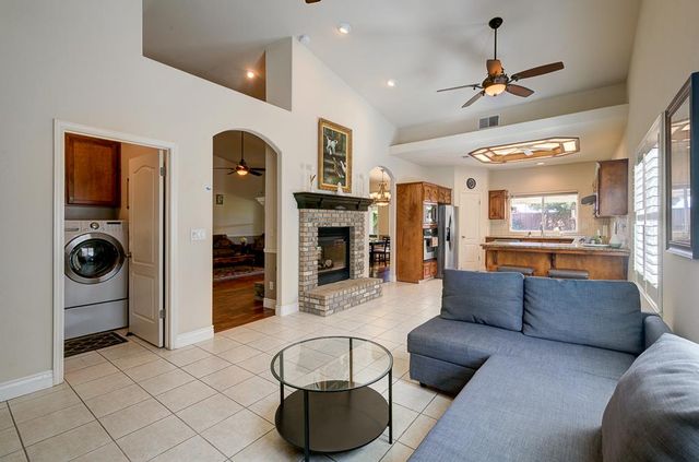 8894 N Winery Avenue, Fresno, CA 93720