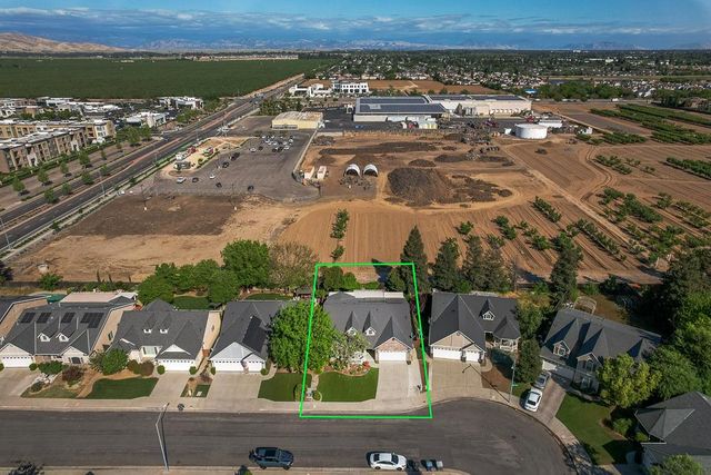 8894 N Winery Avenue, Fresno, CA 93720