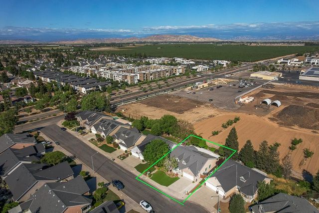 8894 N Winery Avenue, Fresno, CA 93720