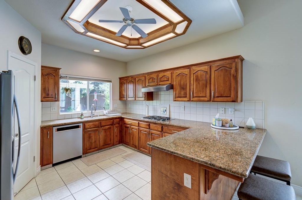 Image 15 of property listing at 8894 N Winery Avenue, Fresno, CA 93720