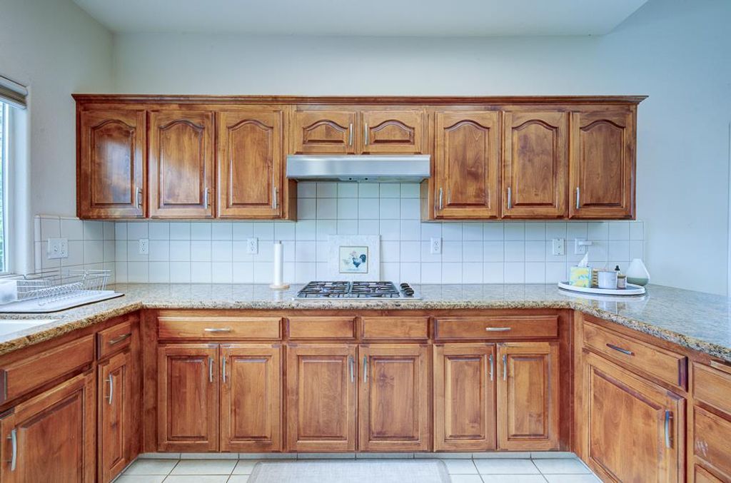 Image 17 of property listing at 8894 N Winery Avenue, Fresno, CA 93720