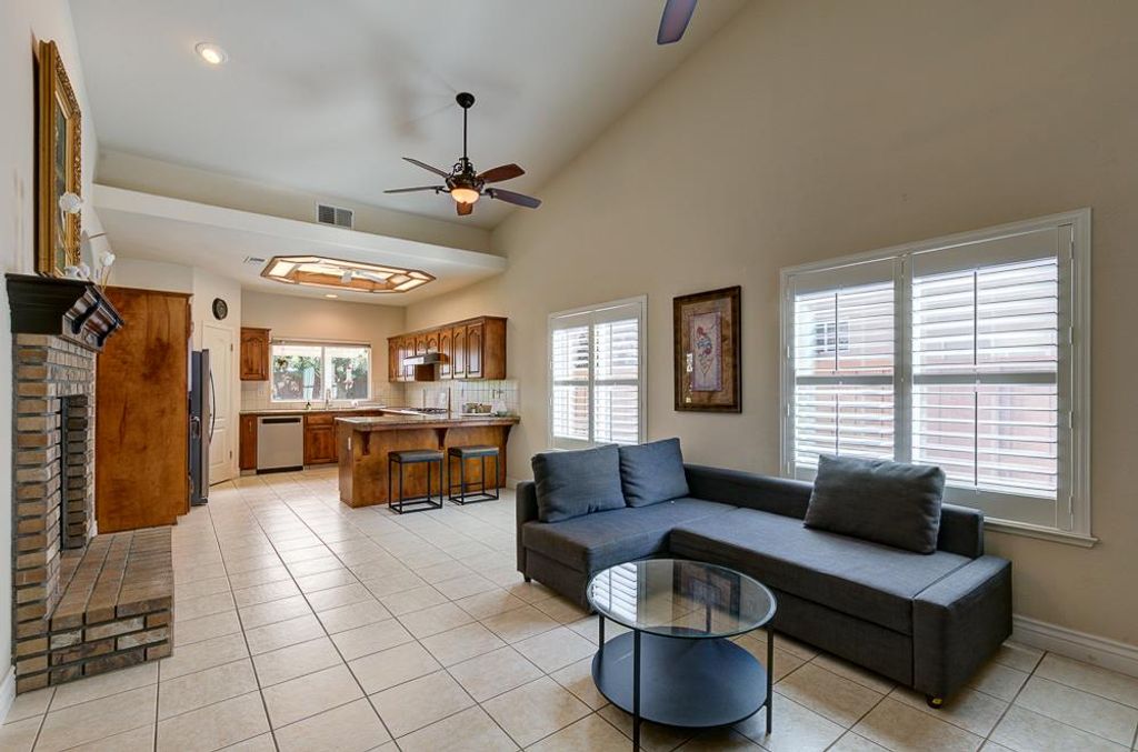 Image 20 of property listing at 8894 N Winery Avenue, Fresno, CA 93720