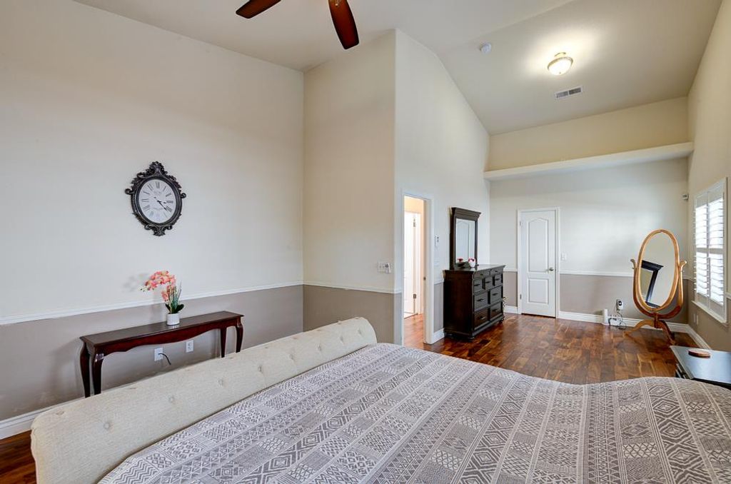 Image 23 of property listing at 8894 N Winery Avenue, Fresno, CA 93720