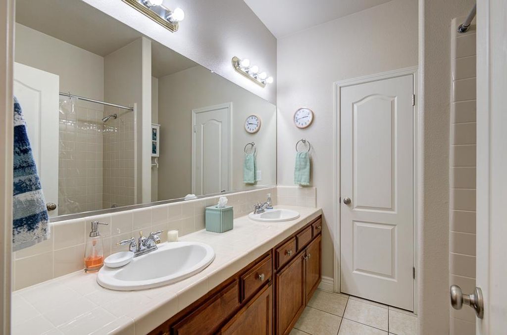 Image 28 of property listing at 8894 N Winery Avenue, Fresno, CA 93720