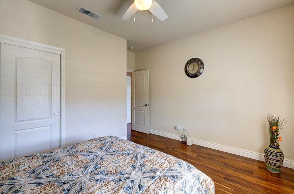 Image 32 of property listing at 8894 N Winery Avenue, Fresno, CA 93720