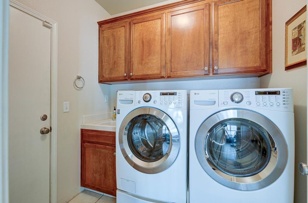 Image 33 of property listing at 8894 N Winery Avenue, Fresno, CA 93720