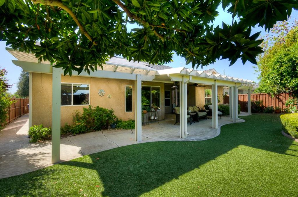 Image 35 of property listing at 8894 N Winery Avenue, Fresno, CA 93720