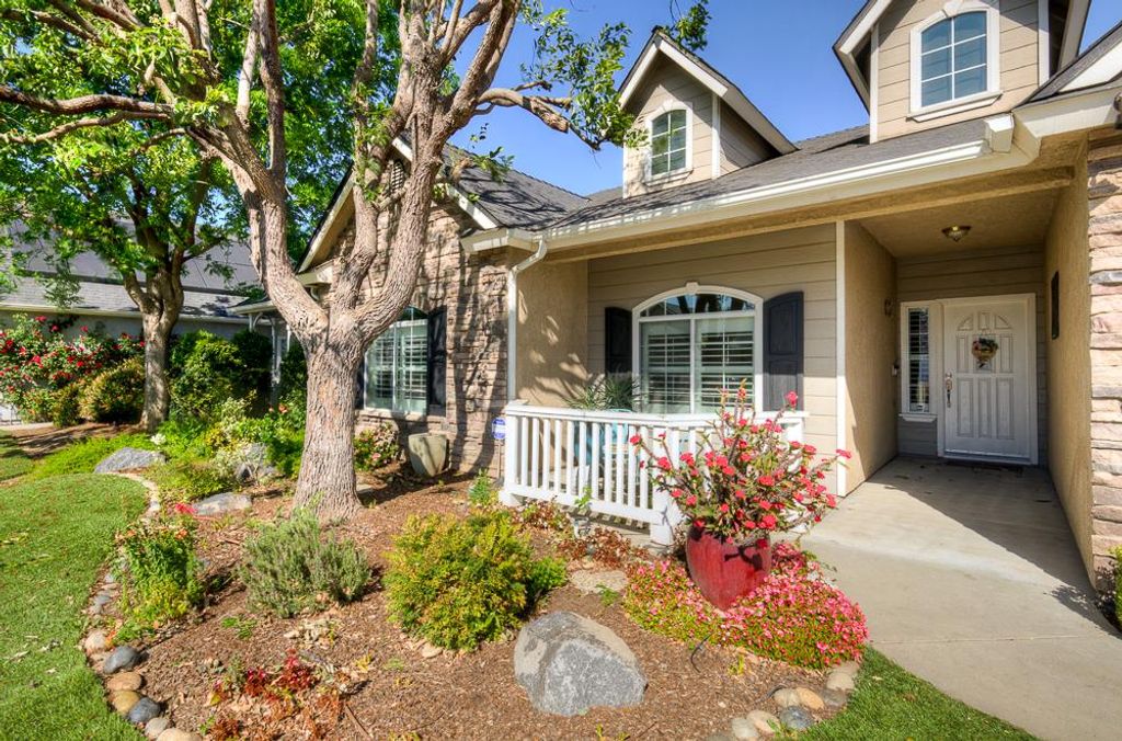 Image 6 of property listing at 8894 N Winery Avenue, Fresno, CA 93720