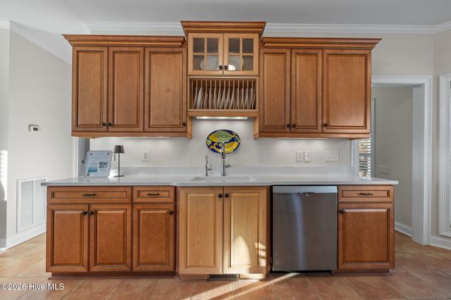 2208 Evans Street, Morehead City, NC 28557