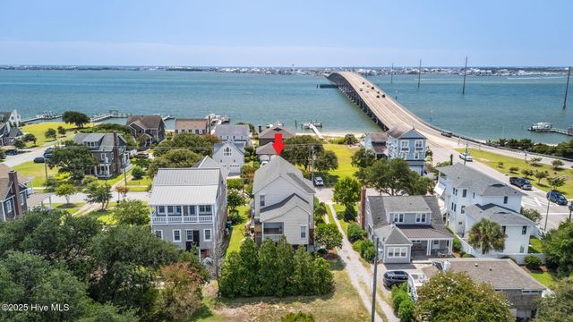 2208 Evans Street, Morehead City, NC 28557