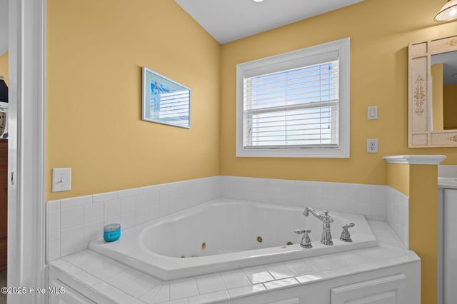 2208 Evans Street, Morehead City, NC 28557