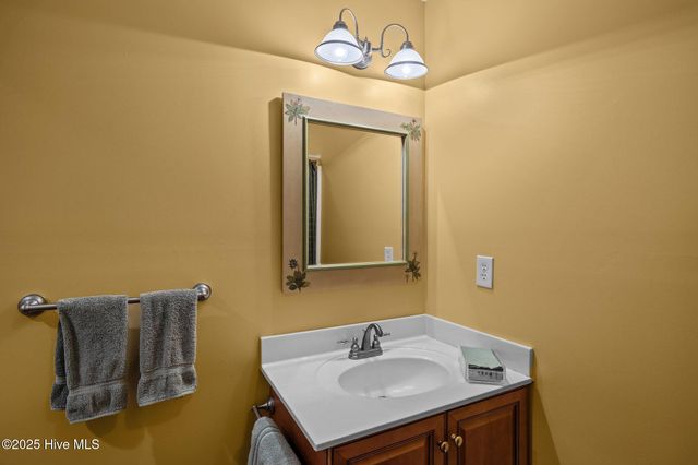 2208 Evans Street, Morehead City, NC 28557