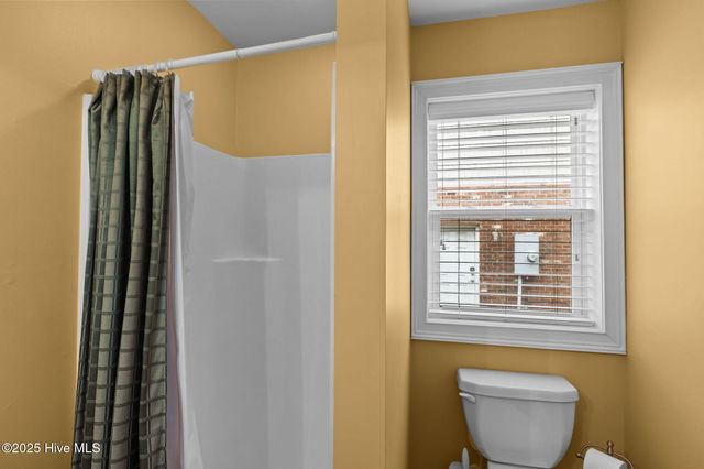 2208 Evans Street, Morehead City, NC 28557