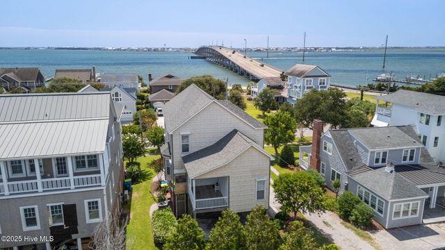 2208 Evans Street, Morehead City, NC 28557