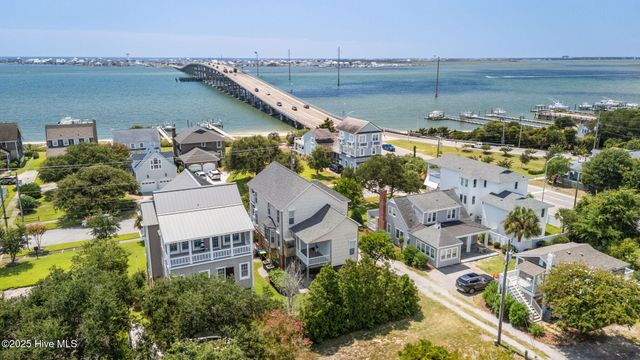 2208 Evans Street, Morehead City, NC 28557