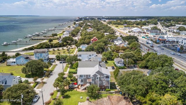 2208 Evans Street, Morehead City, NC 28557