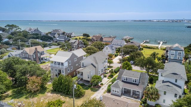 2208 Evans Street, Morehead City, NC 28557