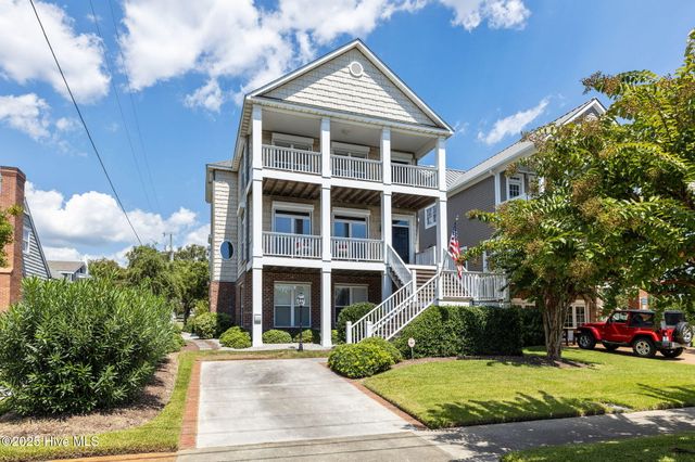 2208 Evans Street, Morehead City, NC 28557