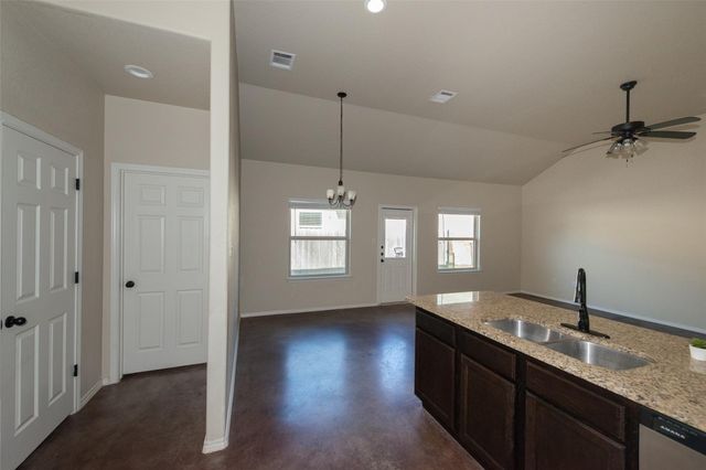 245 Joanne LOOP B, Buda, TX 78610