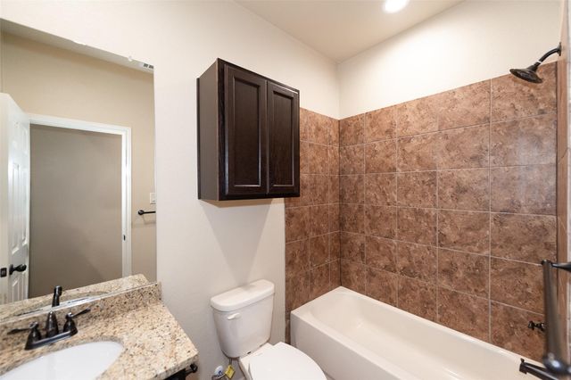 245 Joanne LOOP B, Buda, TX 78610