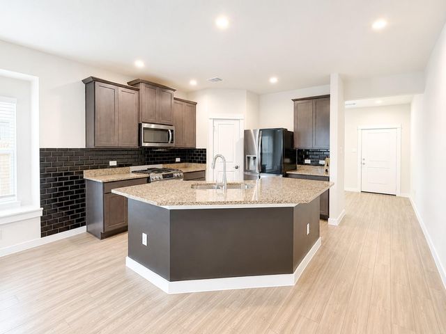 323 Bennett Street, Angleton, TX 77515