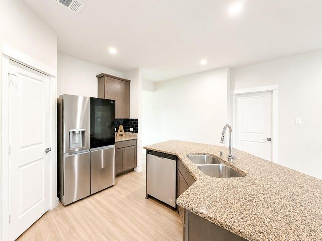 323 Bennett Street, Angleton, TX 77515