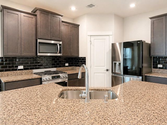 323 Bennett Street, Angleton, TX 77515