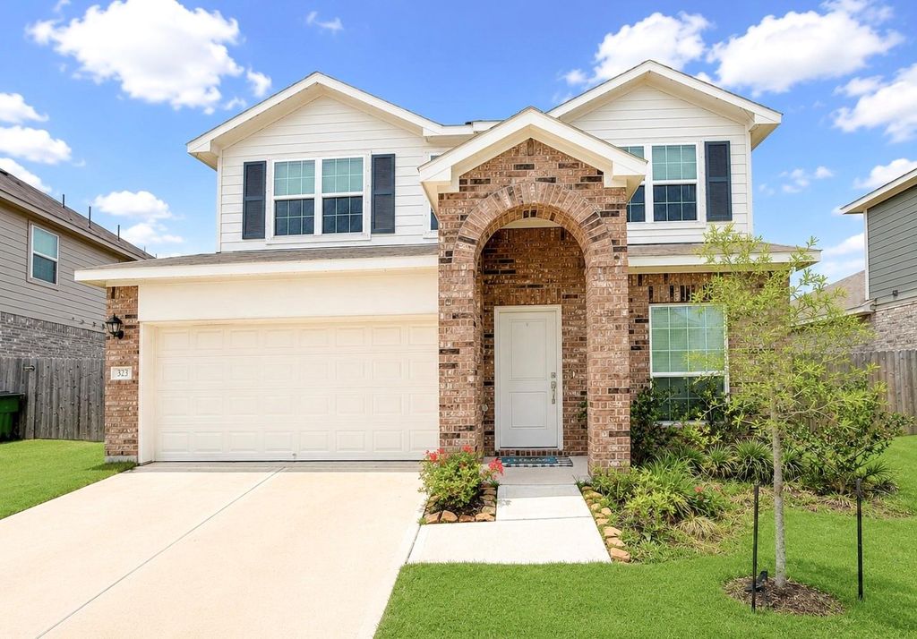 323 Bennett Street, Angleton, TX 77515