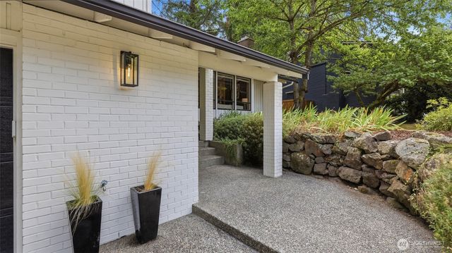 7520 86th Avenue SE, Mercer Island, WA 98040