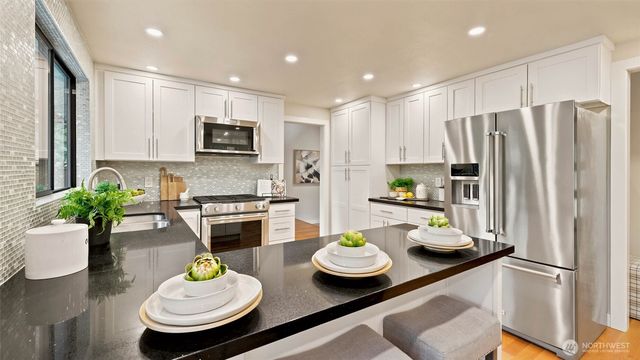 7520 86th Avenue SE, Mercer Island, WA 98040