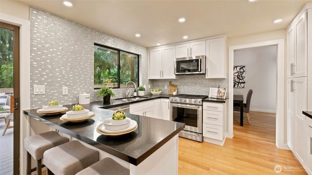 7520 86th Avenue SE, Mercer Island, WA 98040