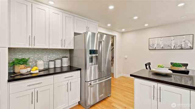 7520 86th Avenue SE, Mercer Island, WA 98040