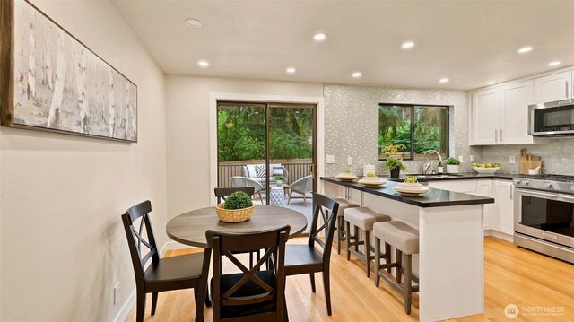 7520 86th Avenue SE, Mercer Island, WA 98040