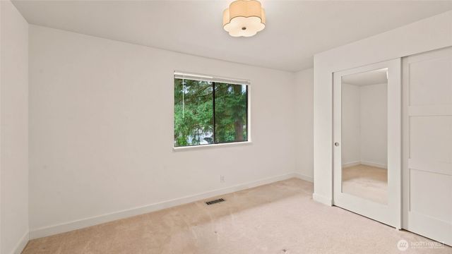 7520 86th Avenue SE, Mercer Island, WA 98040