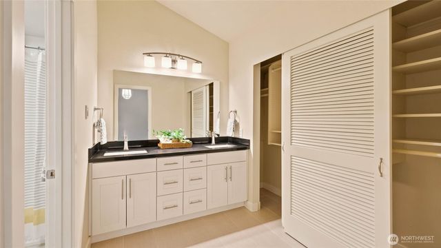 7520 86th Avenue SE, Mercer Island, WA 98040