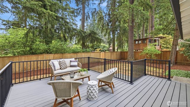 7520 86th Avenue SE, Mercer Island, WA 98040