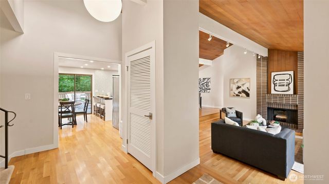 7520 86th Avenue SE, Mercer Island, WA 98040