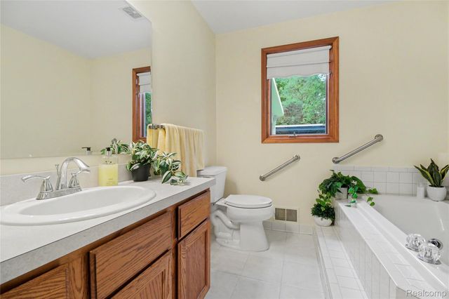 2240 Hidden Lake Trail, Ortonville Village, MI 48462