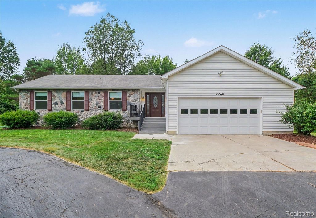 2240 Hidden Lake Trail, Ortonville Village, MI 48462