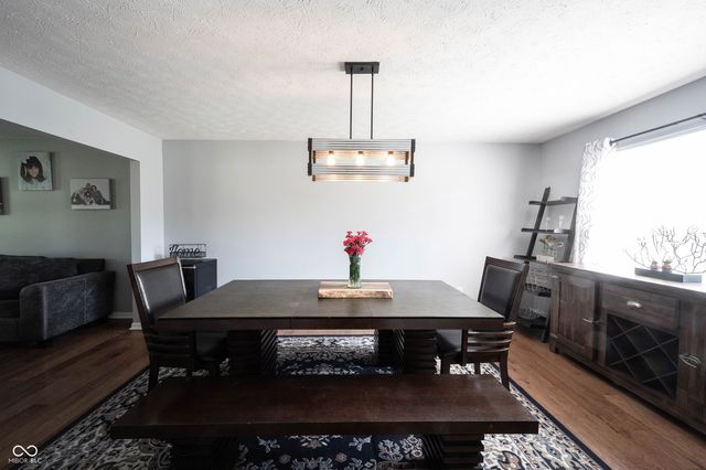 2385 S Moeller Circle, New Palestine, IN 46163