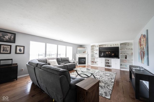 2385 S Moeller Circle, New Palestine, IN 46163