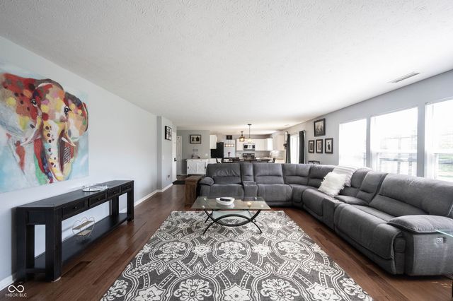 2385 S Moeller Circle, New Palestine, IN 46163